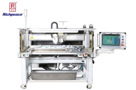 富怡汽車(chē)天窗卷陽(yáng)簾前邊縫紉機(jī)