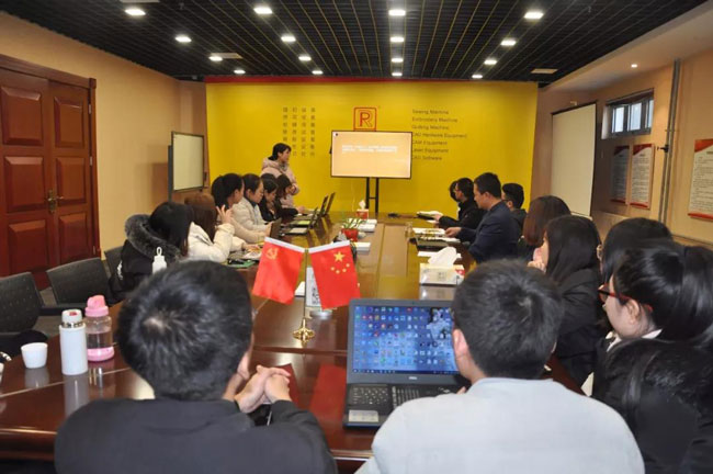 學生現(xiàn)場匯報在富怡實習總結