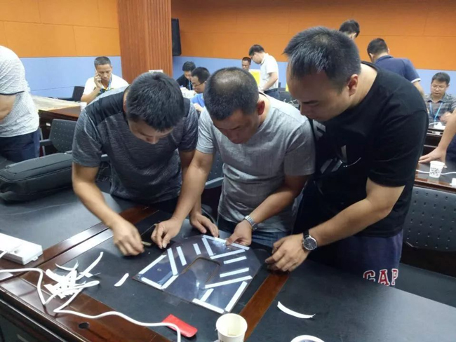 智能裁剪設備在服裝生產中的應用 10.jpg