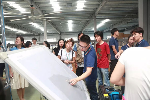 參觀數字化儀打版車間 參觀數字化儀打版車間