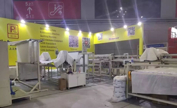 展會第一天，富怡首單告捷！