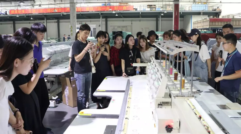 觀看服裝工藝流程 觀看服裝工藝流程4.jpg